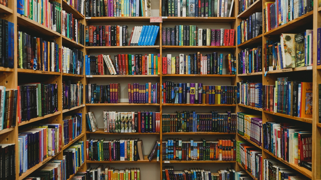 School library with 2000+ resources
